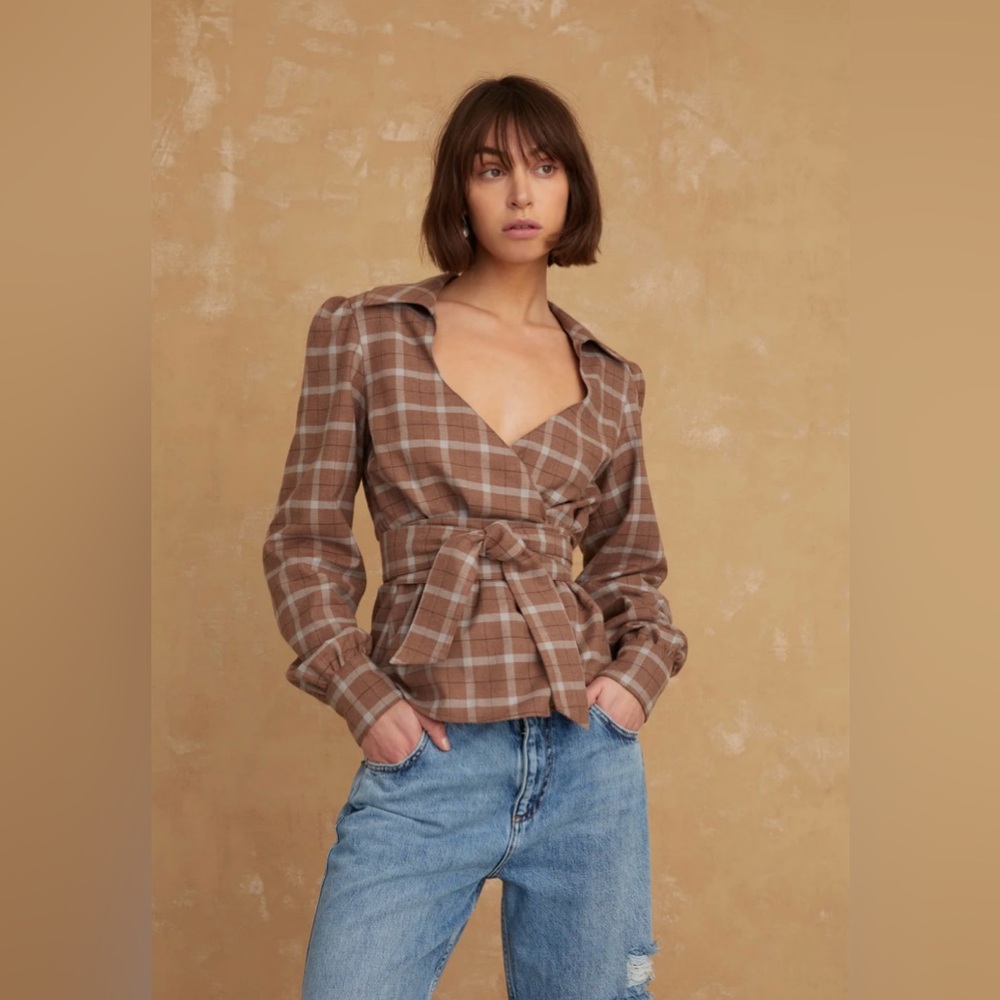 LIGHTWEIGHT FLANNEL WRAP TOP